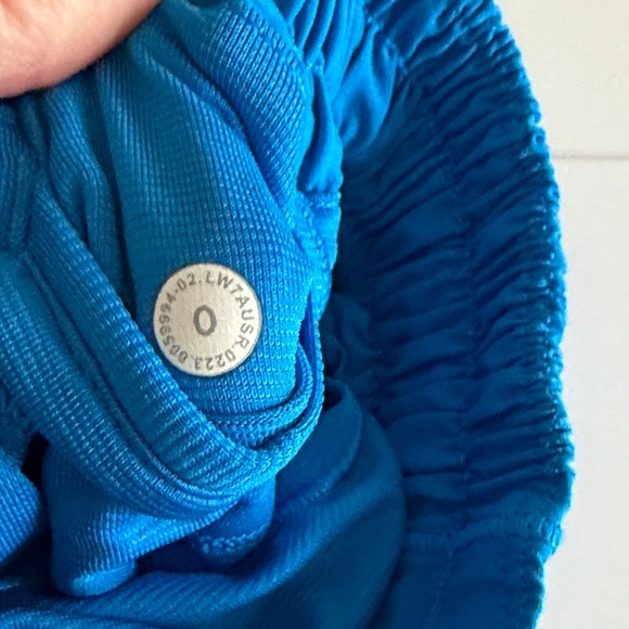 Lululemon Athletica Hotty Hot Vibrant Blue Athletic Shorts - Picture 4 of 4